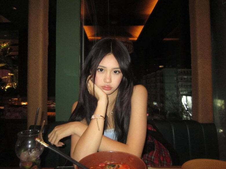 Em gái khoe ảnh chụp trong nhà vệ sinh, hình ảnh nhạy cảm của chị gái hot girl phía sau khiến nhiều người amp;#34;đỏ mặtamp;#34; - 9