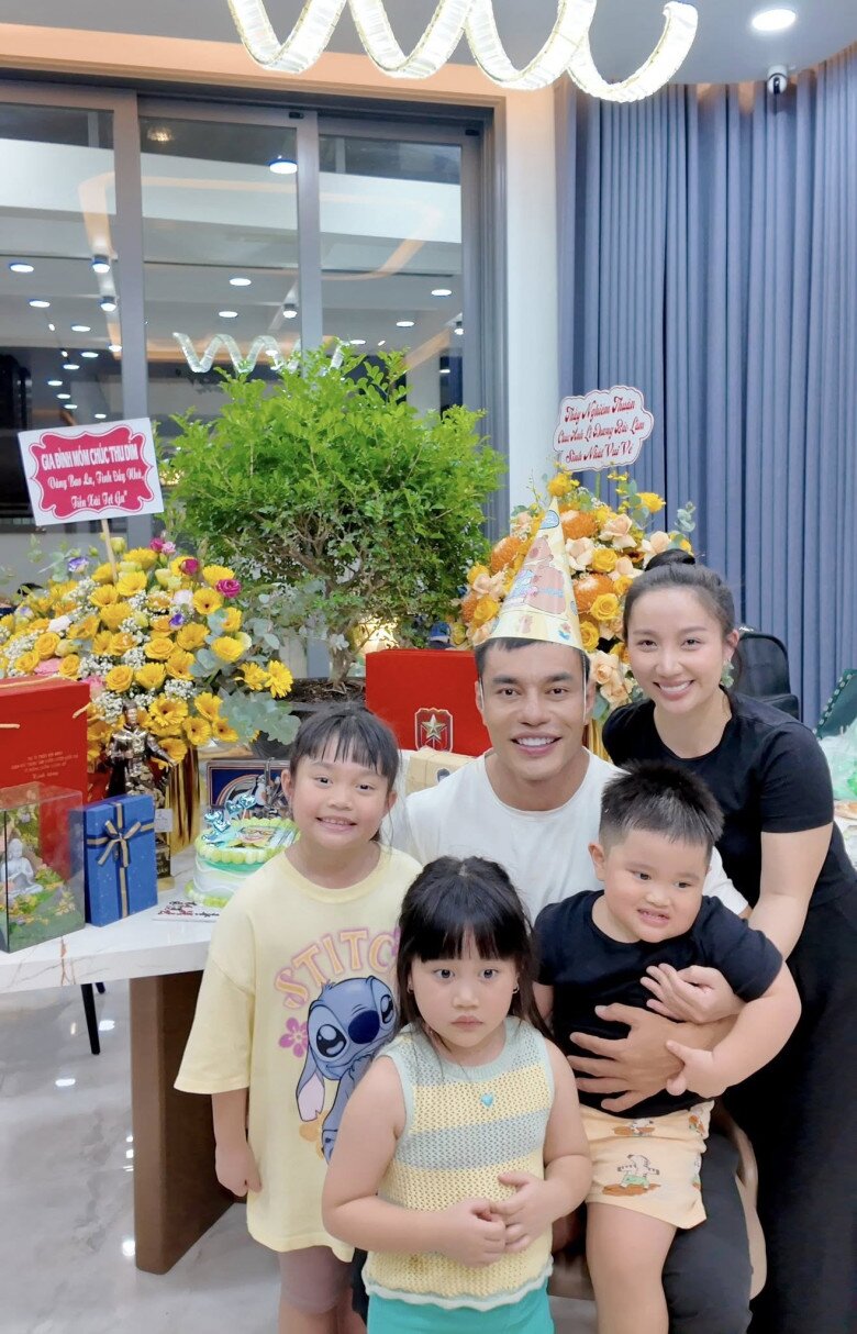 Con trai Lê Dương Bảo Lâm khiến MC nữ xinh đẹp amp;#34;đứng hìnhamp;#34; khi chân thật nói amp;#34;Ba bắt con đi làmamp;#34; trên sân khấu - 6