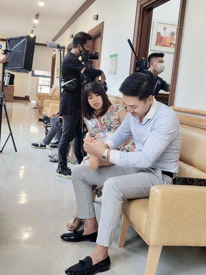 Diễn viên Mạnh Trường trong phim có tình nhân là hot girl kém 16 tuổi, vợ con ngoài đời gây bất ngờ - 5