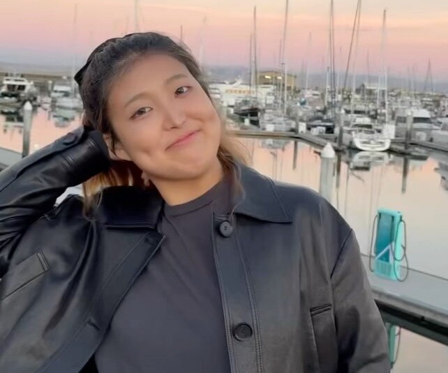 Người mẹ lập tức đăng tải ảnh chưa chỉnh sửa của con gái khiến ai nấy bật cười.