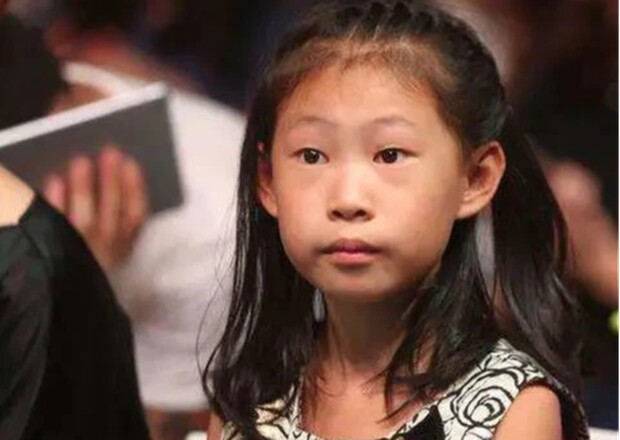 Trước ống kính, cô liên tục biến hóa hình ảnh, thể hiện sự tự tin và khả năng làm chủ sân khấu.