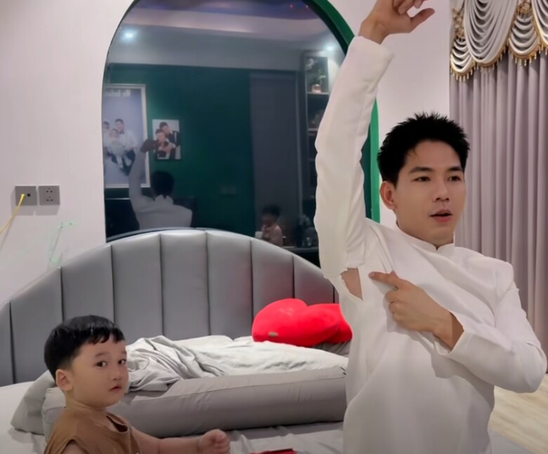 Cặp bố bỉm đẹp trai nhất miền Tây vất vả sang Thái thụ tinh, giờ các bé hiếu thảo, lấy tiền lì xì mua áo mới cho ba - 3