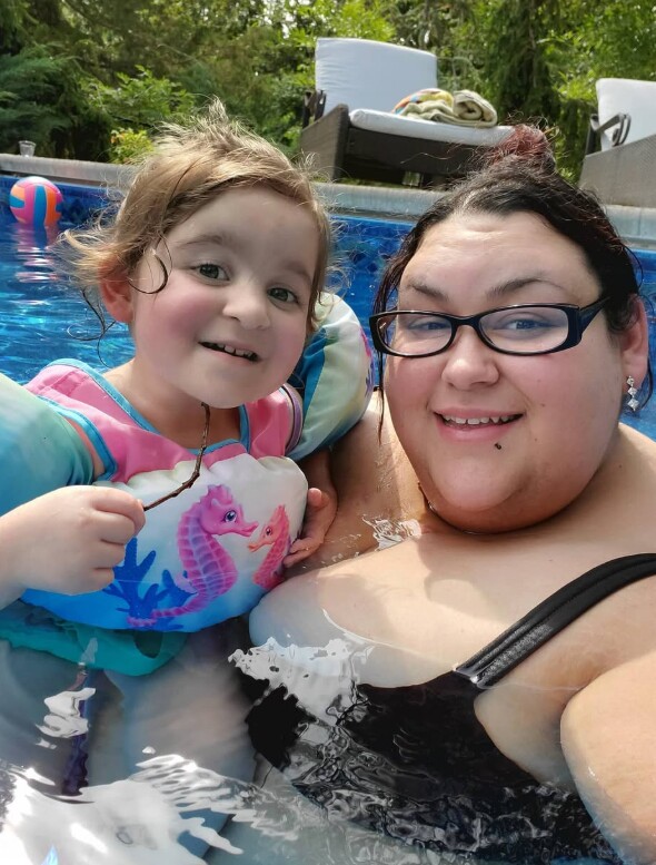 Cô gái nặng 318kg giảm cân để làm mẹ, 9 năm sau đẹp chuẩn mỹ nhân, có con gái xinh như thiên thần - 13