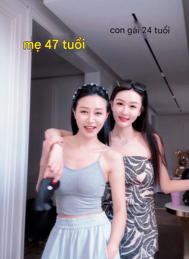 Bà mẹ U50 khiến nhiều người không tin là mẹ của con gái 24 tuổi, chồng xuất hiện khiến ai cũng vỡ òa - 1