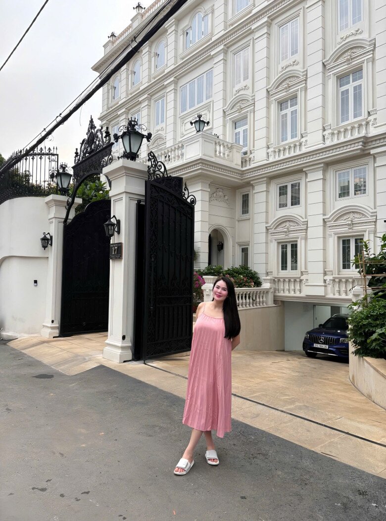 Hoa hậu Phương Lê được mệnh danh phú bà có nhà 200 tỷ.