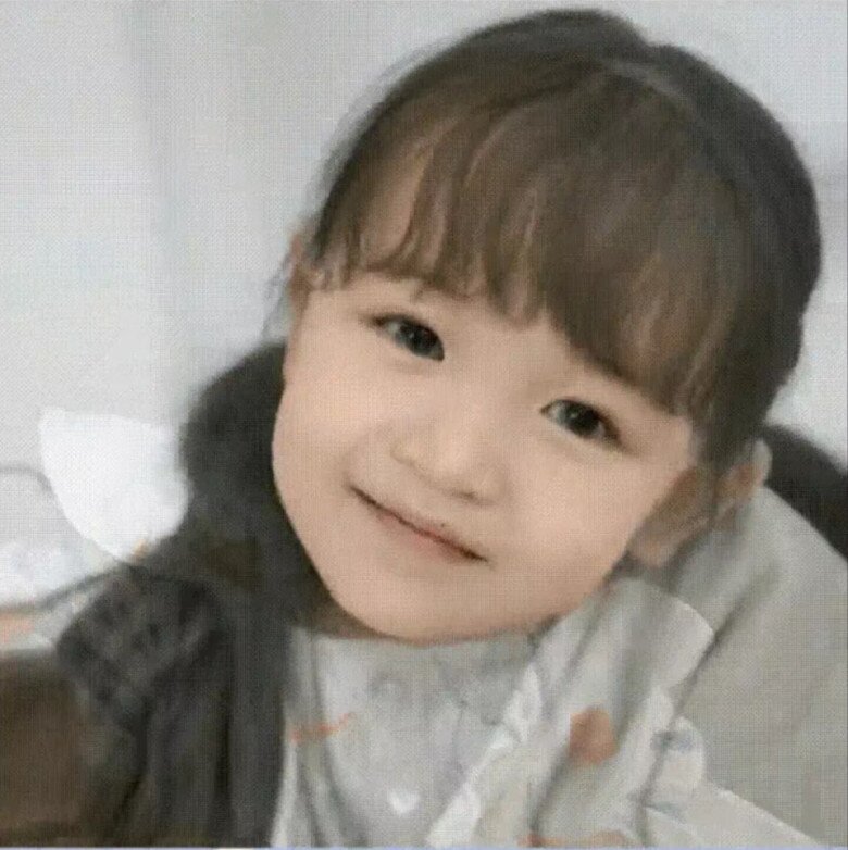 Bé sơ sinh chào đời bị gọi là amp;#34;vịt con xấu xíamp;#34;, vài năm sau lột xác thành búp bê Hoa khôi bao chàng mê - 3