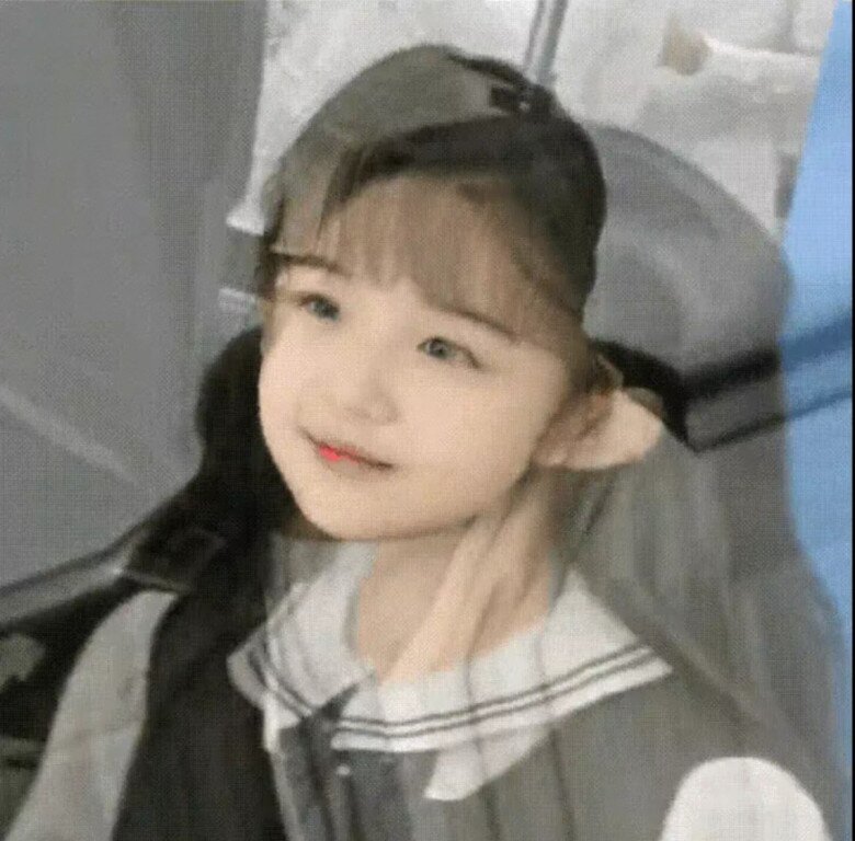 Bước vào độ mẫu giáo, tiểu học, cô bé đã dần thay đổi nhiều.