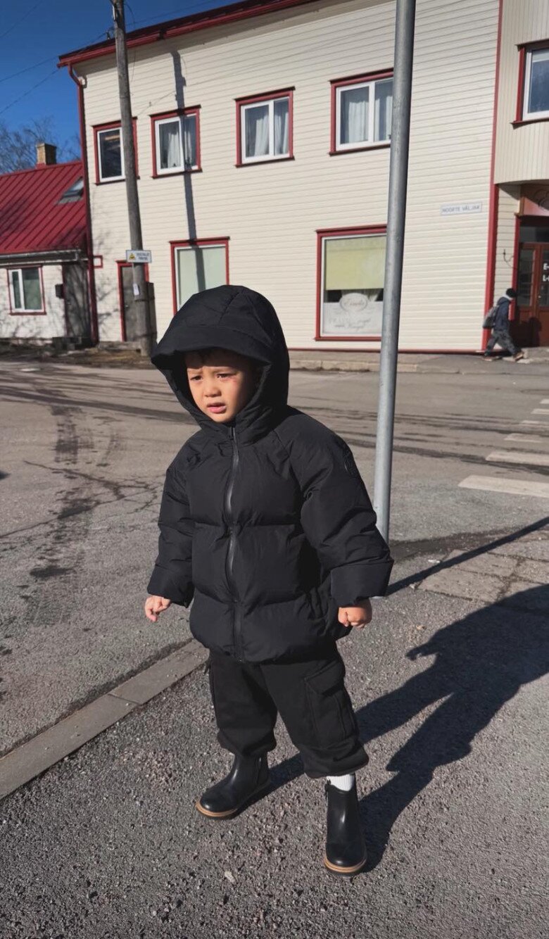 Cậu nhóc được vận động thường xuyên, đi du lịch nhiều nơi.