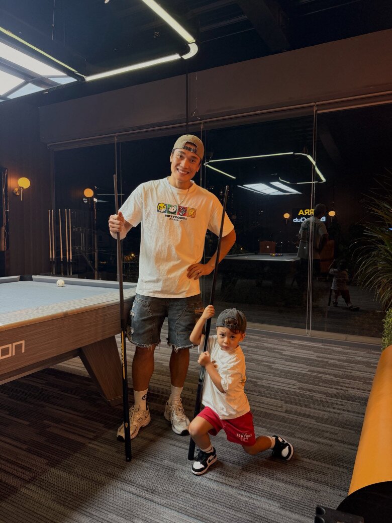 Vợ chồng nam cầu thủ truyền đam mê thể thao tới con trai từ nhỏ.