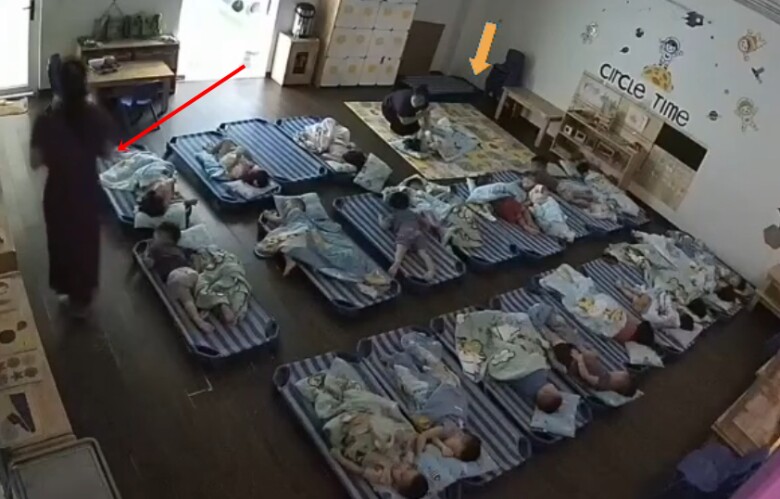 Cô giáo chủ nhiệm của lớp giờ mới xuất hiện.