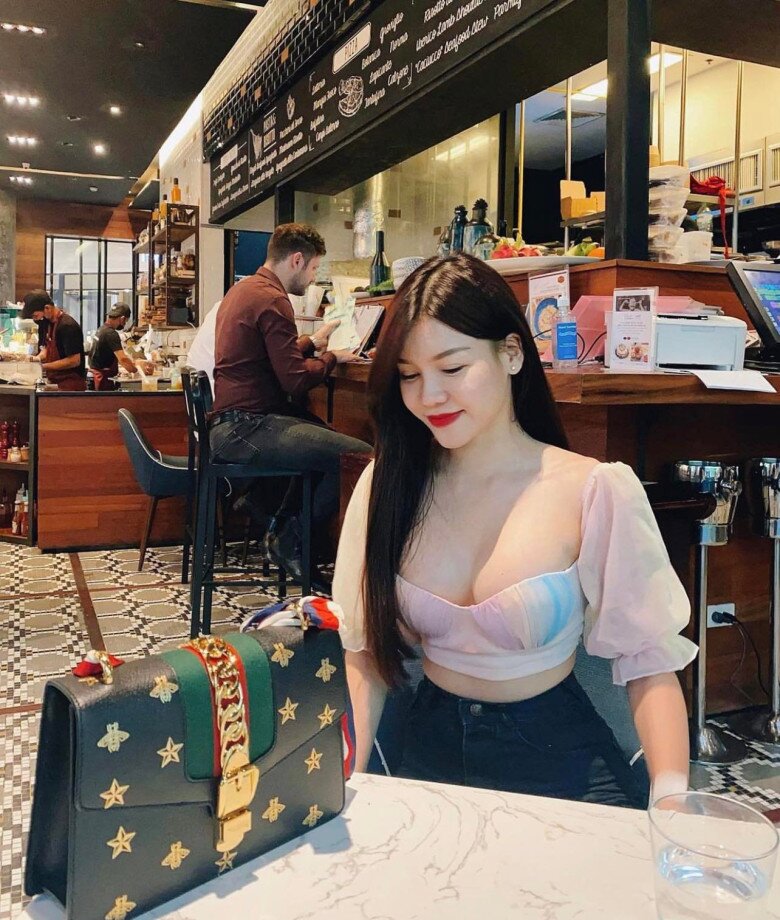 Đình Bắc U23 yêu chiều con trai của mỹ nữ nổi tiếng TP.HCM: Mẹ ruột thừa nhận cậu bé giống y hệt bố - 4