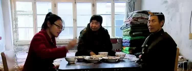 Con gái 33 tuổi tốt nghiệp ĐH cả ngày chỉ ăn ngủ, xem TV, bị đuổi ra khỏi nhà liền đáp 1 câu khiến bố mẹ amp;#34;chết sữngamp;#34; - 2