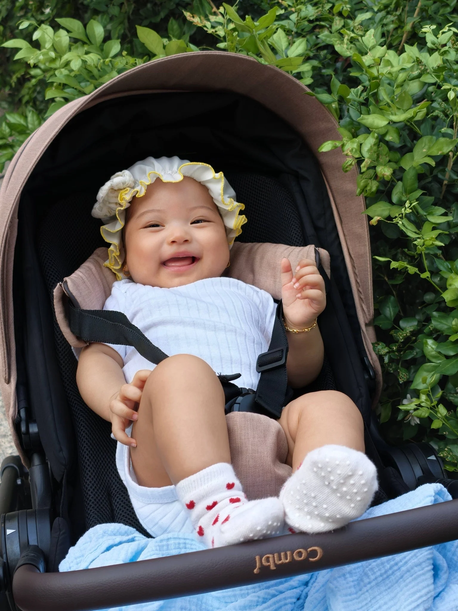 Bố bỉm Tuấn Khôi từng tâm tư khi nuôi con gái: Chỉ mới 4 tháng thôi, nhưng mình bắt đầu nghĩ nhiều hơn về tương lai. Không còn là 2 năm, 3 năm nữa mà là những mốc lộn xộn lúc 5 năm, 8 năm: Không biết con mình đi học thế nào, có bị bắt nạt không, hay đôi lúc là vài chục năm sau nữa: không biết chồng nó là ai,...