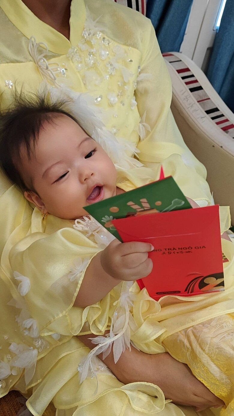 Harley được khen ngợi có gương mặt bầu bĩnh, đôi mắt sáng và nụ cười rất tươi.