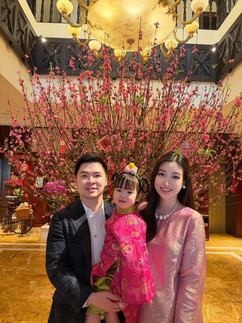 Con gái Hoa hậu Đỗ Mỹ Linh là nhóc tỳ được yêu thích nhất nhì dịp Tết Bính Ngọ 2026 này.