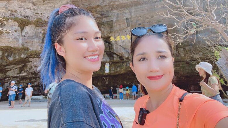 Ở tuổi U50, Cát Tường chưa có ý định đi thêm bước nữa mà dành nhiều thời gian bên con gái.