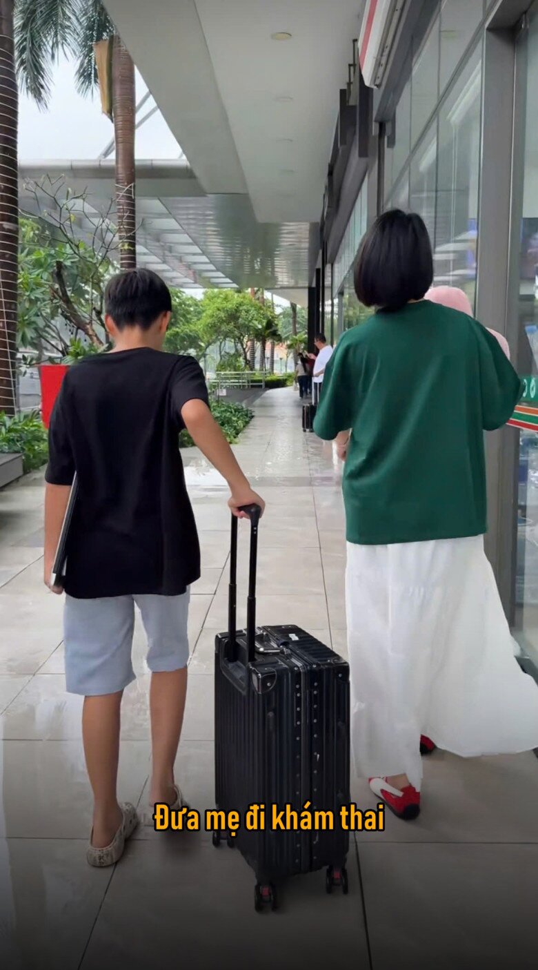 Con trai Quỳnh Lương cho bạn dán hình xăm lên người để kiếm tiền khiến mẹ amp;#34;cạn lờiamp;#34; - 7