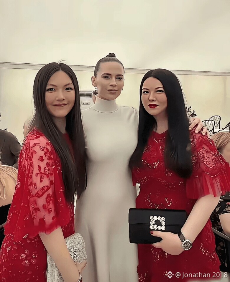 Cuộc sống của 2 hot girl nhí amp;#34;Bố ơi! Mình đi đâu thế?amp;#34;: Người liên tục vướng thị phi, người 15 tuổi đã có Rolls Royce - 8