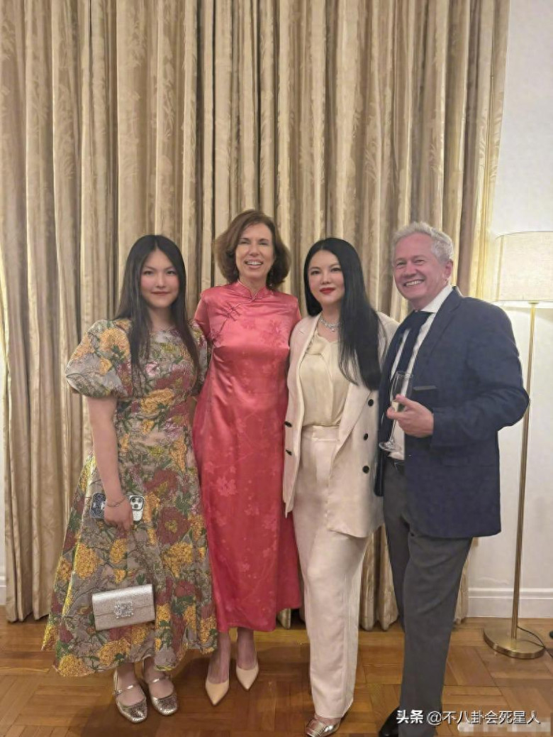 Cuộc sống của 2 hot girl nhí amp;#34;Bố ơi! Mình đi đâu thế?amp;#34;: Người liên tục vướng thị phi, người 15 tuổi đã có Rolls Royce - 13