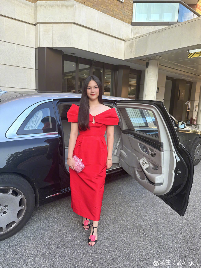 Cuộc sống của 2 hot girl nhí amp;#34;Bố ơi! Mình đi đâu thế?amp;#34;: Người liên tục vướng thị phi, người 15 tuổi đã có Rolls Royce - 7