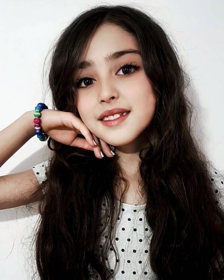 Con gái 5 tuổi mang vẻ đẹp hiếm thấy, rúng động cả thế giới, bố amp;#34;lo sốt vóamp;#34; đưa ra quyết định liều lĩnh - 8