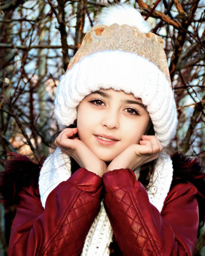 Con gái 5 tuổi mang vẻ đẹp hiếm thấy, rúng động cả thế giới, bố amp;#34;lo sốt vóamp;#34; đưa ra quyết định liều lĩnh - 9