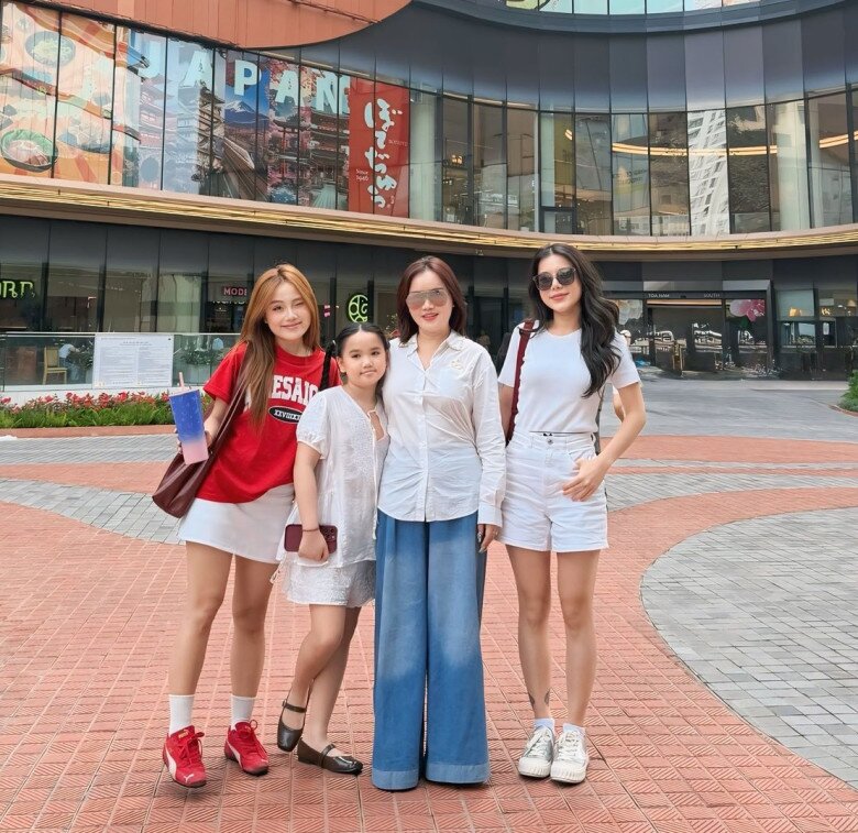 Diễn viên phim VTV 18 tuổi sinh con rồi làm mẹ đơn thân, giờ 51 tuổi trẻ đẹp như chị em với con gái hot girl - 3