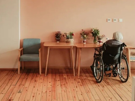 Yêu con - Tiết kiệm tiền để nghỉ hưu an nhàn, hành động của người giúp việc khiến tôi nhận ra: Càng giàu có càng khó sống