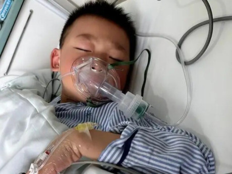 Bé trai 12 tuổi TQ bị ung thư giai đoạn cuối vì ông bà nội chiều, thường xuyên cho cháu ăn món mà nhiều trẻ em Việt thích