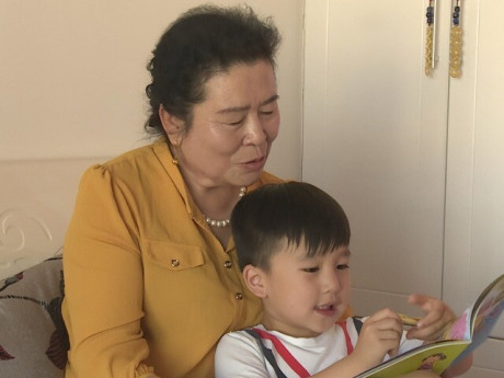 Yêu con - Người chăm sóc cháu và người không chăm sóc cháu, cuộc sống khác biệt rõ rệt khi về già, hối hận đã quá muộn