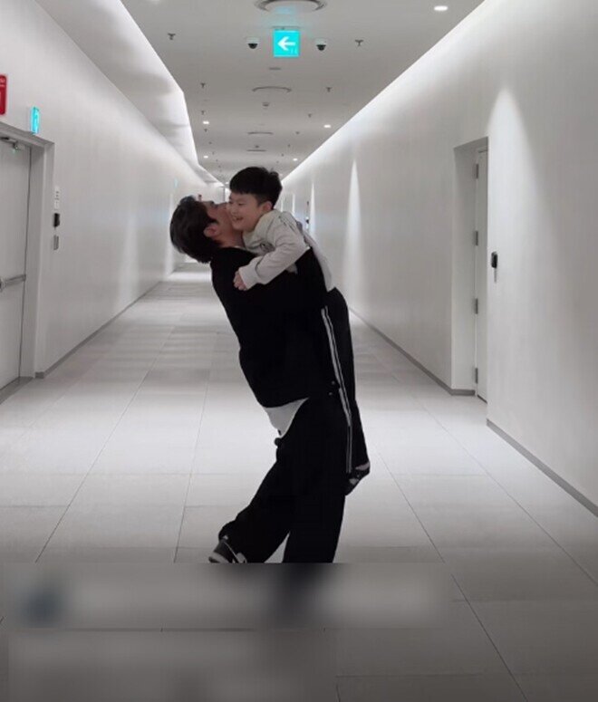 DV Việt Anh mừng sinh nhật 9 tuổi của con trai, vợ cũ hot girl cũng đăng dòng trạng thái gây chú ý - 3