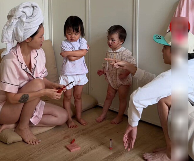 Nami khoanh tay xin lỗi mẹ sau trò nghịch ngợm tốn tiền của hai chị em.