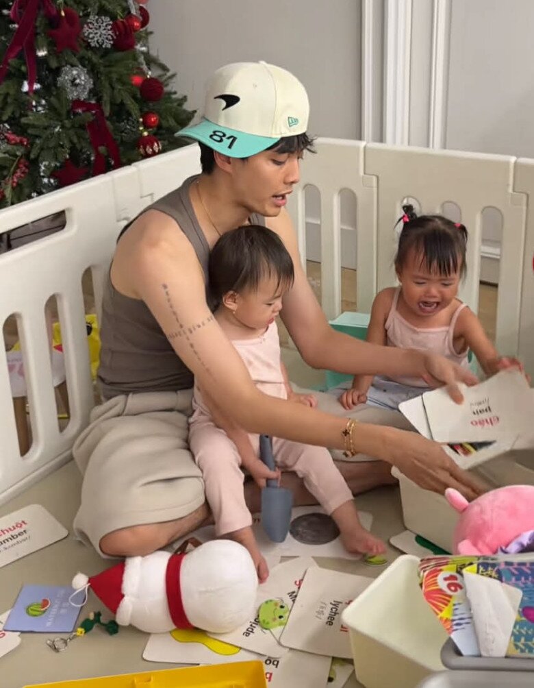 Hốt hoảng khi 2 con gái mặt mũi, chân tay đỏ choe choét, biết lý do, mẹ Việt tức giận - 11