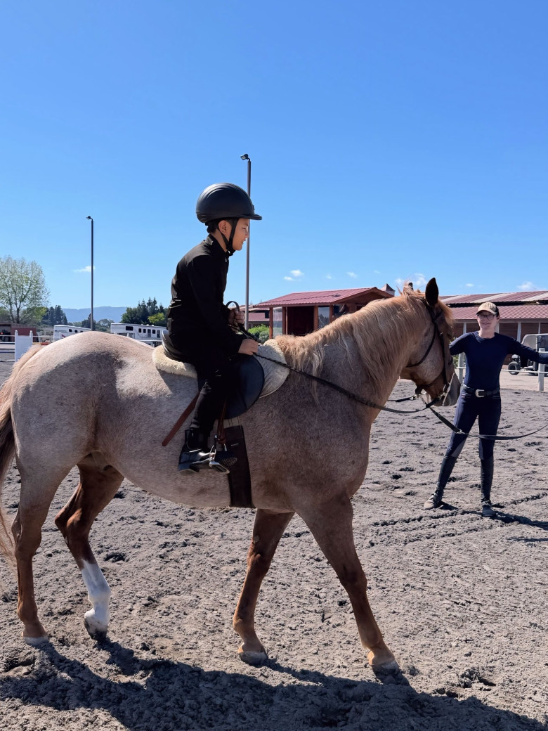 Cậu bé được học tất cả các môn thể thao nhà giàu, chi phí đắt đỏ.