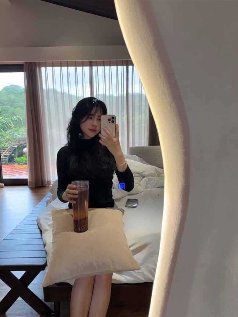 Chị Thơ Nguyễn Youtuber trẻ em cả nước biết tên, giờ làm mẹ đơn thân, khoe cho con trai uống sữa bằng thìa vàng, ở nhà 200.000m2 - 2