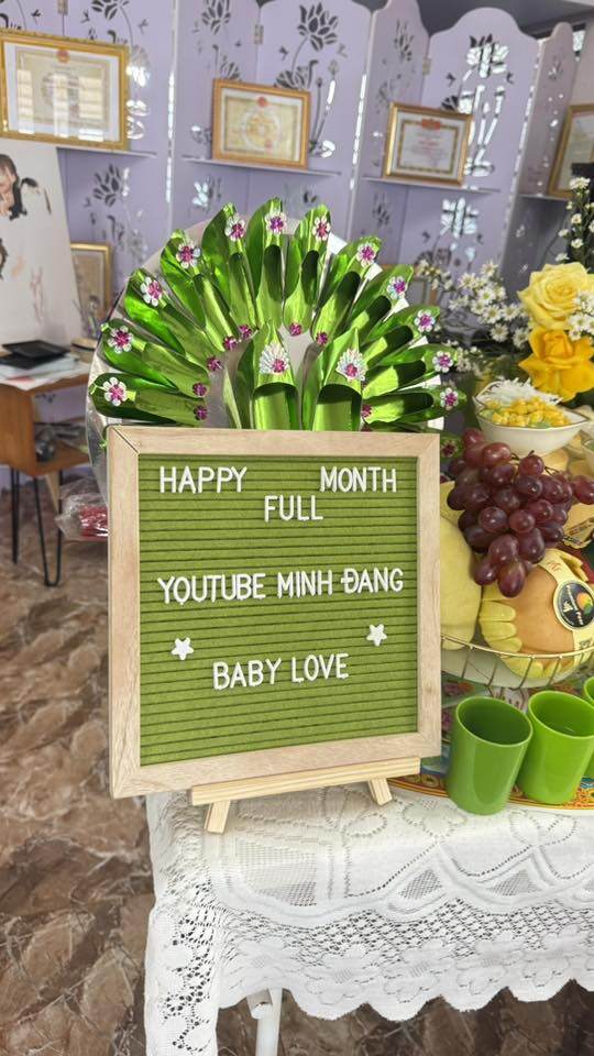 Chị Thơ Nguyễn Youtuber trẻ em cả nước biết tên, giờ làm mẹ đơn thân, khoe cho con trai uống sữa bằng thìa vàng, ở nhà 200.000m2 - 4