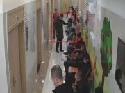 Đi khám thai một mình, vợ bật khóc khi thấy chồng ở bệnh viện cùng người phụ nữ lạ, còn nói một câu đau đớn