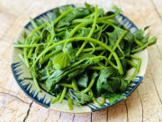 Yêu con - Loại rau xưa chỉ hái cho lợn giờ Việt Nam xuất khẩu thu về 1,16 triệu USD, giàu canxi như sữa, 10 nghìn/mớ bé ăn cả tuần