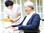 Yêu con - Giúp việc lương 15 triệu/tháng nhưng lười nấu nướng, dọn dẹp, bí mật tới thăm thấy cảnh cô ấy và bố già, tôi tăng lương