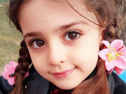 Yêu con - Con gái 5 tuổi mang vẻ đẹp hiếm thấy, rúng động cả thế giới, bố "lo sốt vó" đưa ra quyết định liều lĩnh