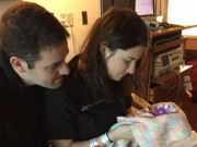 Bà bầu - Siêu âm phát hiện con dị tật, nghe lời bác sĩ chọn phá thai, bế em bé trên tay bố mẹ sững sờ