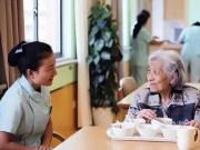 Yêu con - Không sống chung với con, không thuê giúp việc, sau 7 năm tôi mới thấy: Ở viện dưỡng lão là sung sướng nhất!