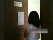 Yêu con - Con trai đang chơi game trên điện thoại bỗng hoảng hốt cầu cứu vì bức ảnh khỏa thân, mẹ lập tức báo cảnh sát