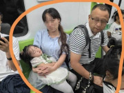 Yêu con - Nhường ghế cho mẹ bỉm trên tàu điện, chàng trai sững sờ khi thấy hành động thân mật của người đàn ông bên cạnh