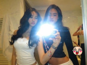 Yêu con - Em gái khoe ảnh chụp trong nhà vệ sinh, hình ảnh nhạy cảm của chị gái hot girl phía sau khiến nhiều người "đỏ mặt"