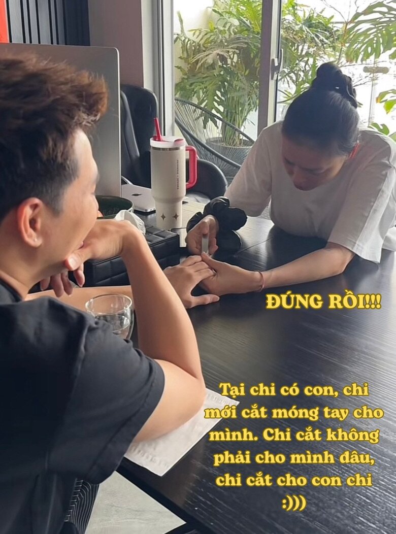 Ngô Thanh Vân 46 tuổi chăm con sơ sinh quá kĩ: Tự cắt móng tay cho khách đến thăm bé, dán quy định kín phòng - 2