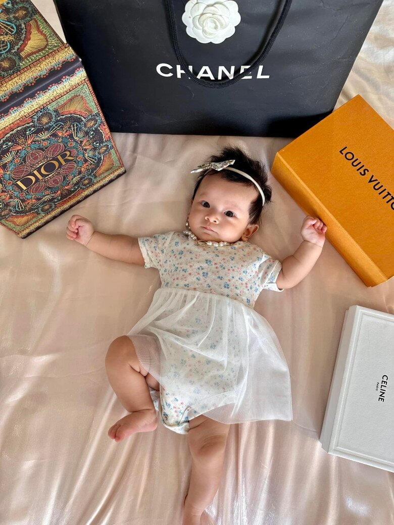 Người đẹp miền Tây được chồng Tiến sĩ chèo xuồng đem 13 cây vàng hỏi cưới, giờ làm mẹ vừa đẹp vừa sang - 10