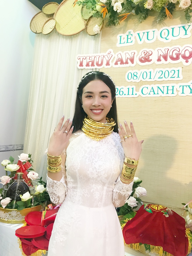 Người đẹp miền Tây được chồng Tiến sĩ chèo xuồng đem 13 cây vàng hỏi cưới, giờ làm mẹ vừa đẹp vừa sang - 5