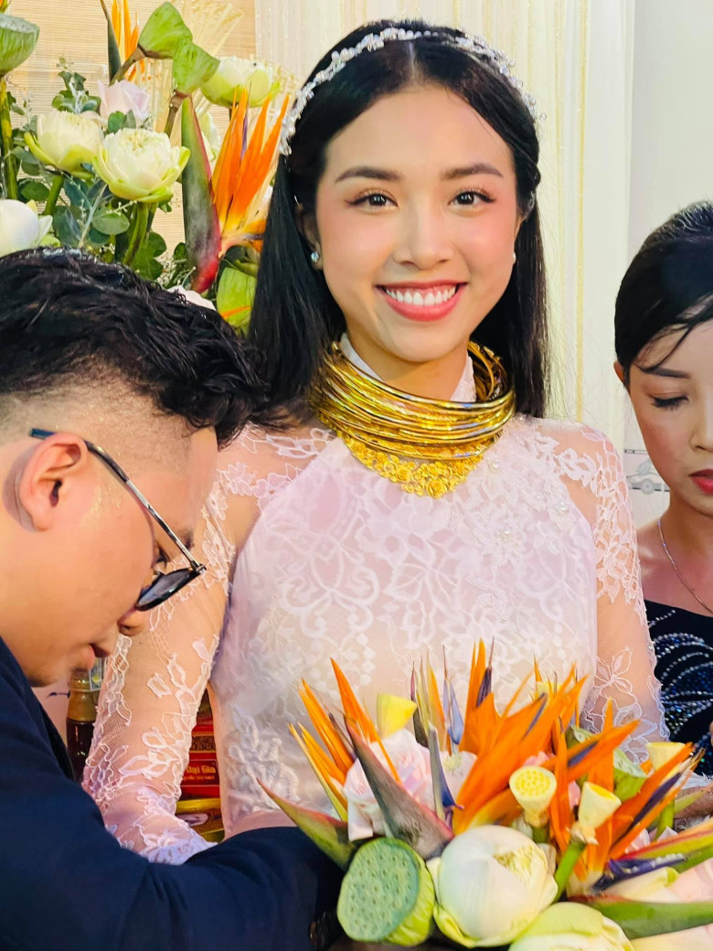 Người đẹp miền Tây được chồng Tiến sĩ chèo xuồng đem 13 cây vàng hỏi cưới, giờ làm mẹ vừa đẹp vừa sang - 4