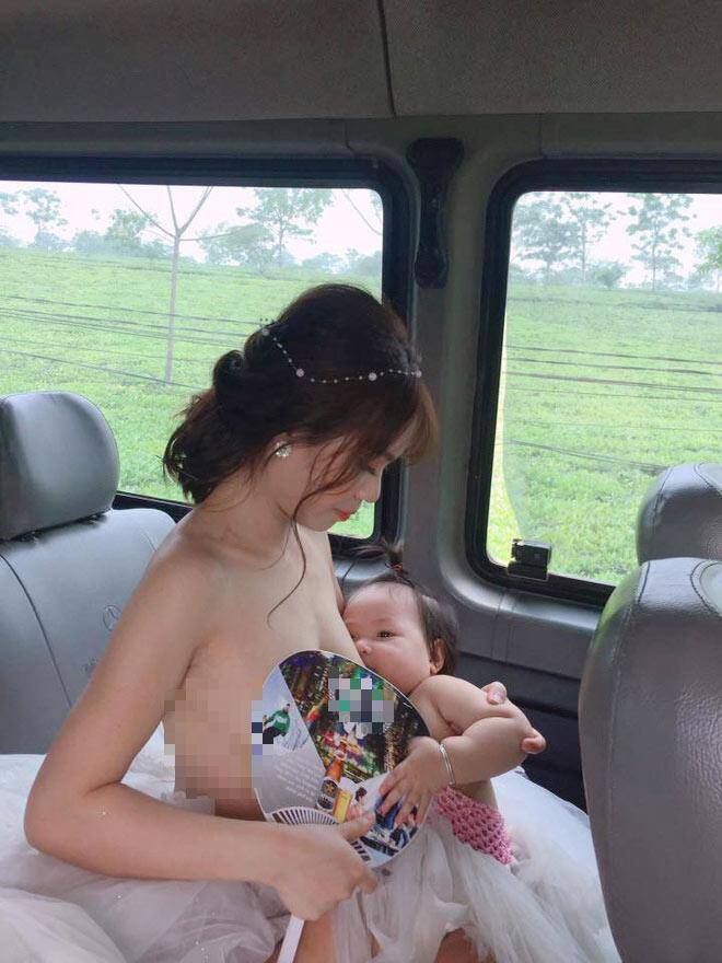 Không chỉ với những người mẹ trong giới giải trí mà rất nhiều mẹ bỉm khác cũng từng ít nhiều trải qua cảnh này trong cuộc sống bởi với người mẹ, họ luôn đặt lợi ích của con lên trên hết tất cả.